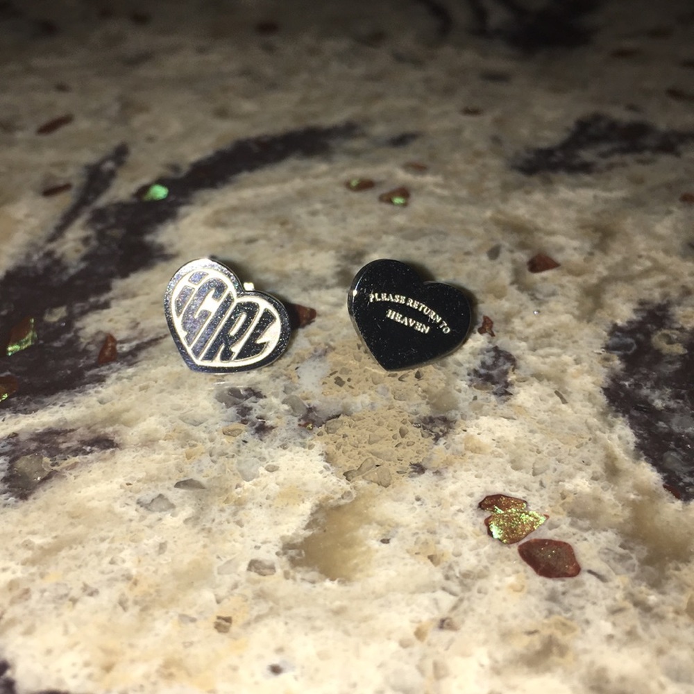 Igirl stud earrings